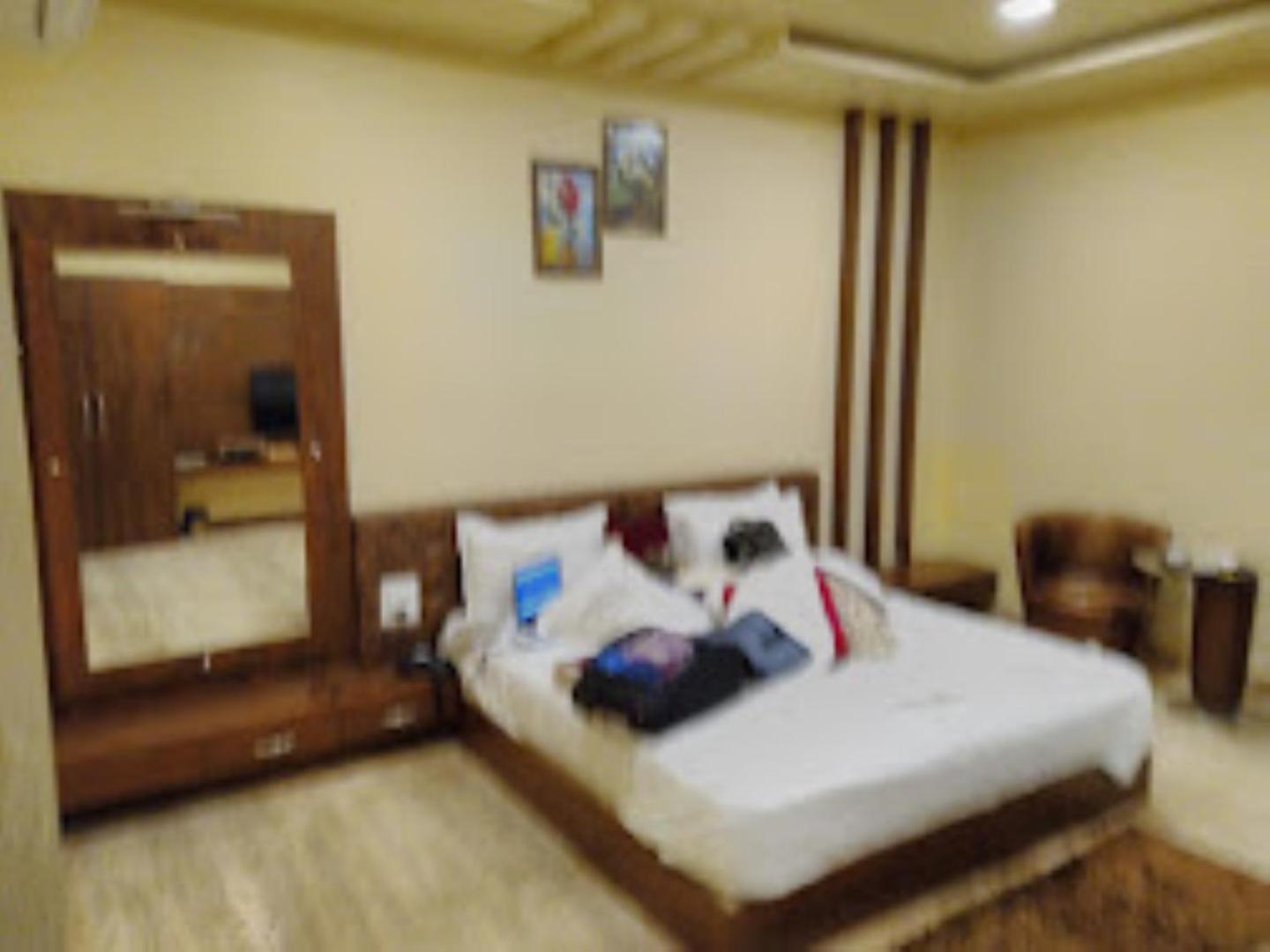 Hotel Saroj Sagar  Экстерьер фото
