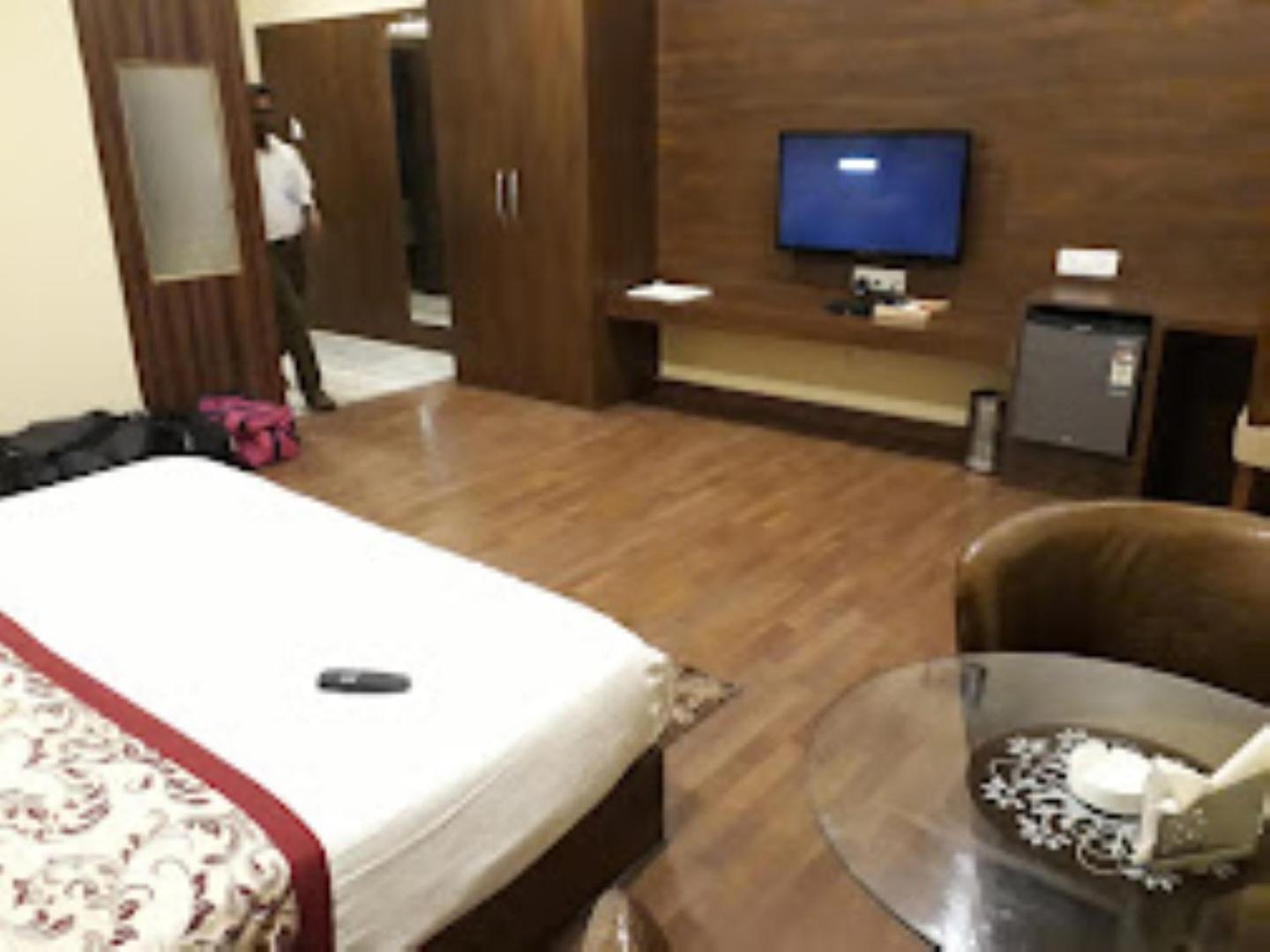 Hotel Saroj Sagar  Экстерьер фото