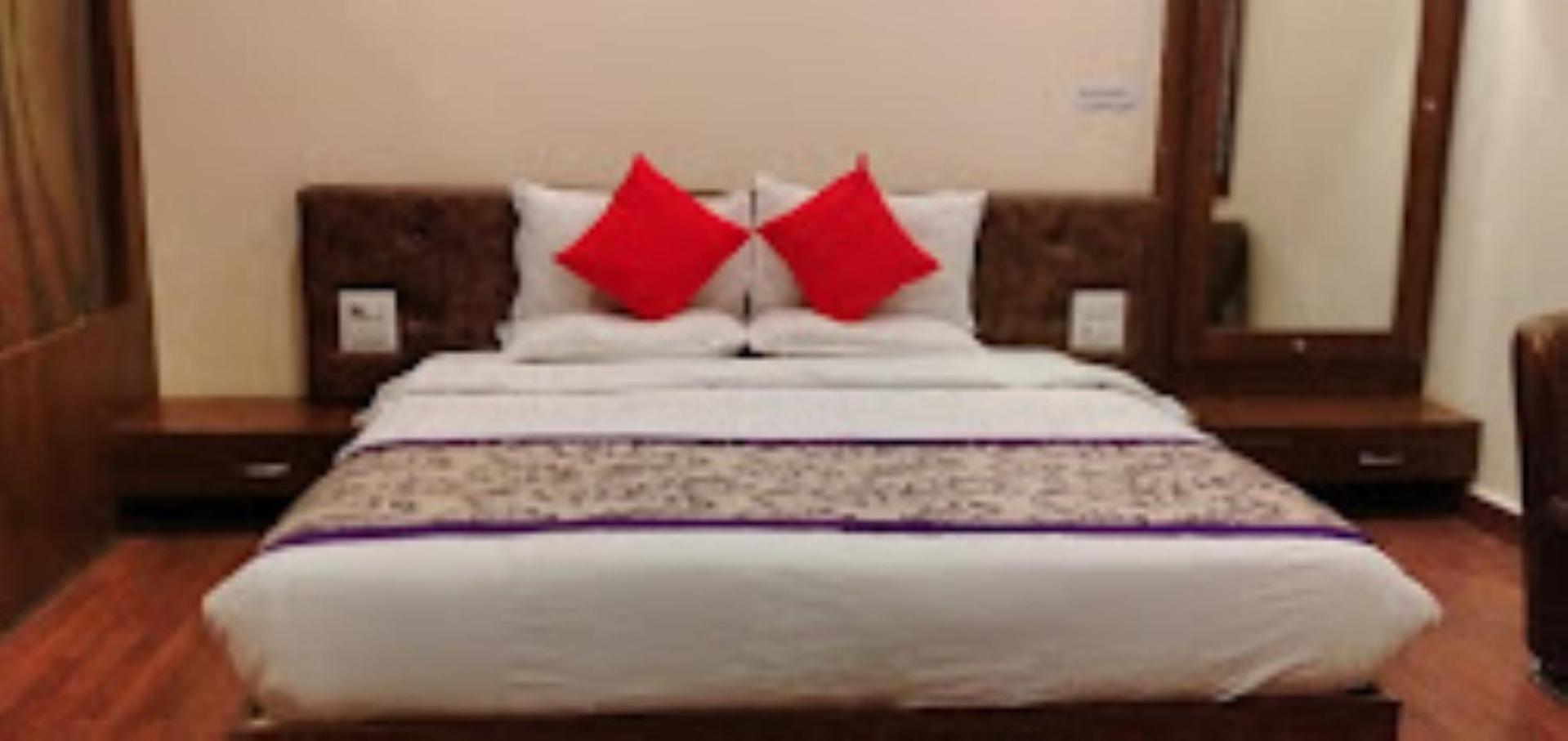 Hotel Saroj Sagar  Экстерьер фото