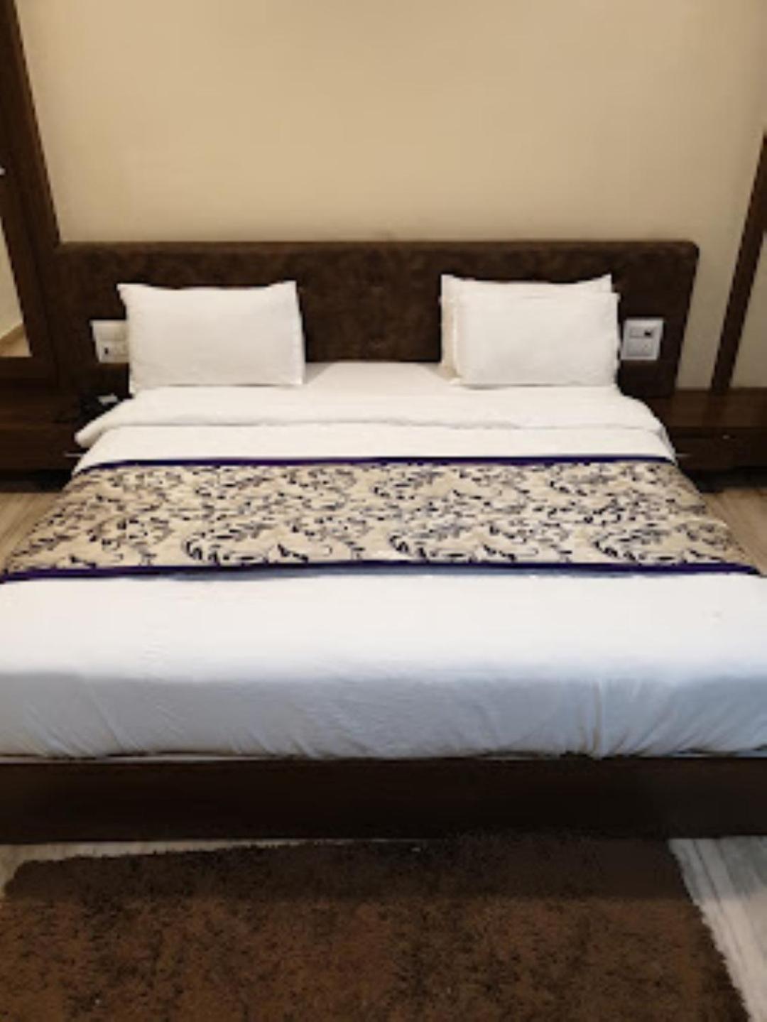 Hotel Saroj Sagar  Экстерьер фото